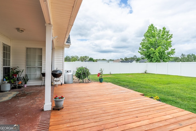 3808 Deer Run Dr, Blackshear, GA 31516 - deck featuring a fenced backyard and a lawn