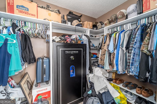 3808 Deer Run Dr, Blackshear, GA 31516 - view of walk in closet