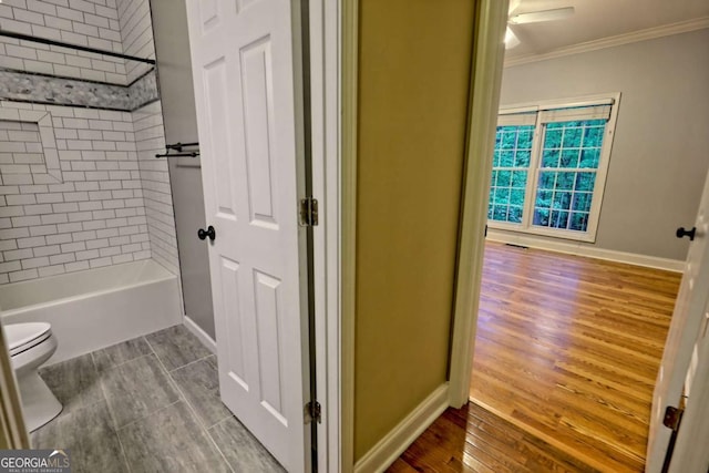 full bath featuring toilet, baseboards, crown molding, and wood finished floors