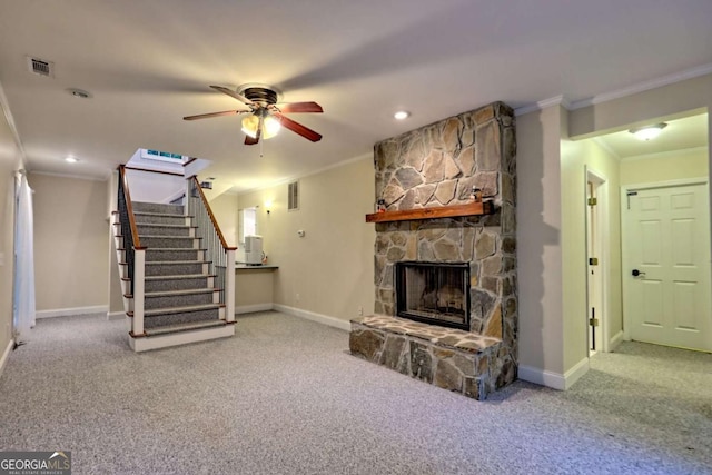 carpeted living room with baseboards, ceiling fan, ornamental molding, and visible vents