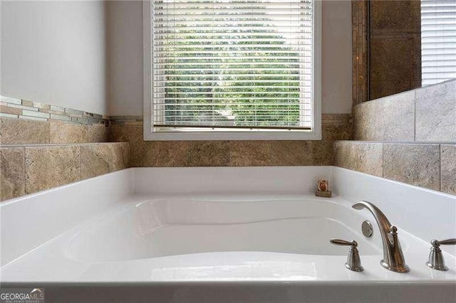 42 Treemont Dr SE, Cartersville, GA 30121 - bathroom featuring a garden tub