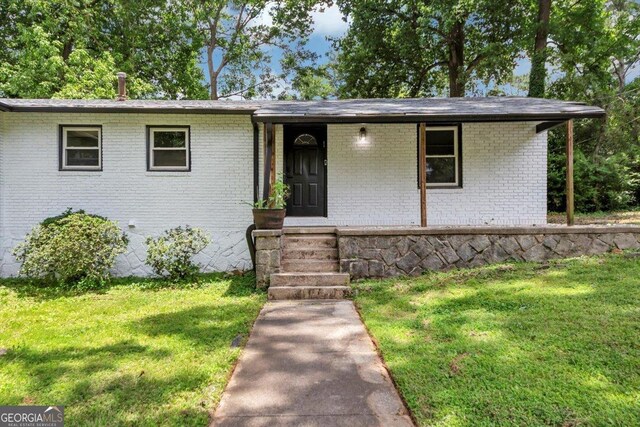 3807 Greenhill Dr, Chamblee, GA 30341 - ranch-style home featuring brick siding, a front yard, and a porch