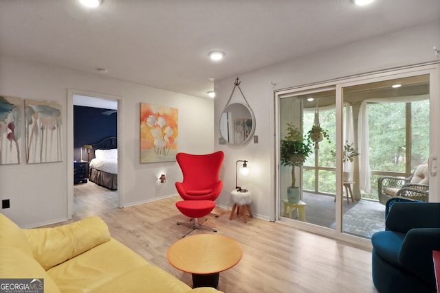 401 N Cromwell Rd Unit 6K, Savannah, GA 31410 - living area with baseboards and wood finished floors