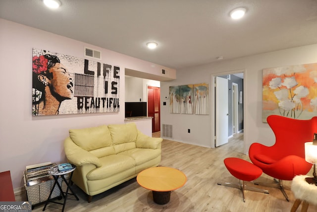 401 N Cromwell Rd Unit 6K, Savannah, GA 31410 - living room featuring visible vents, wood finished floors, and baseboards