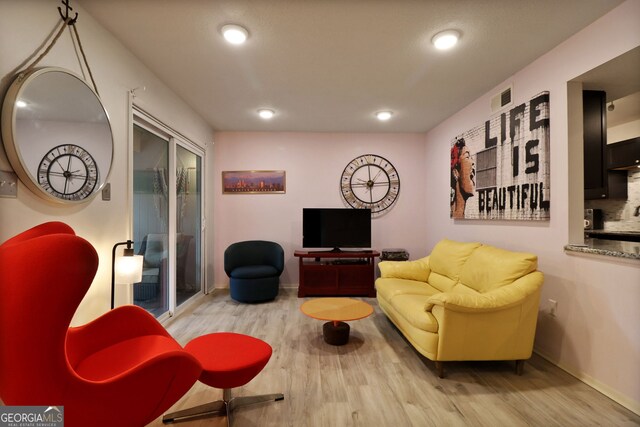 401 N Cromwell Rd Unit 6K, Savannah, GA 31410 - living area featuring visible vents, wood finished floors, baseboards, and recessed lighting