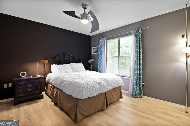 401 N Cromwell Rd Unit 6K, Savannah, GA 31410 - bedroom featuring baseboards, light wood-style floors, ceiling fan, and an accent wall