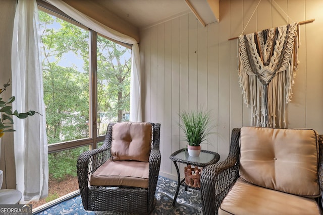 401 N Cromwell Rd Unit 6K, Savannah, GA 31410 - living area featuring plenty of natural light