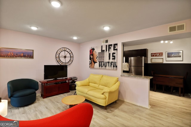 401 N Cromwell Rd Unit 6K, Savannah, GA 31410 - living room with baseboards, visible vents, and light wood-style floors