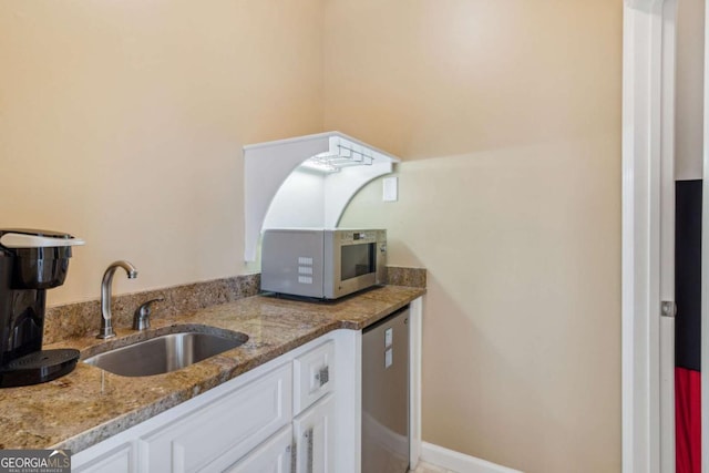 3364 Kylee Dawn Cir, Lawrenceville, GA 30045 - clothes washing area featuring a sink