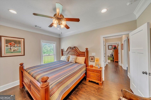 bedroom featuring hardwood / wood-style flooring, baseboards, visible vents, and recessed lighting