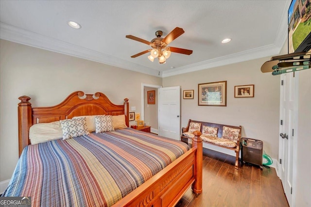 bedroom with recessed lighting, dark wood finished floors, crown molding, ceiling fan, and baseboards