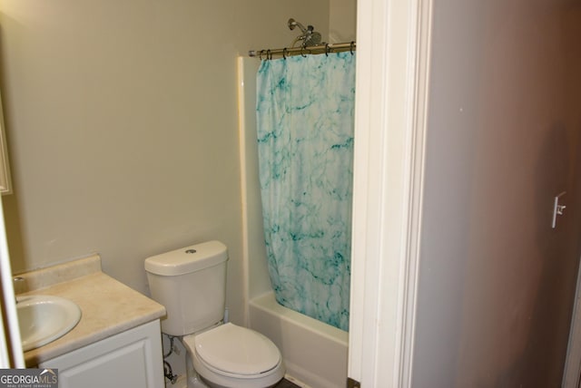 full bathroom with toilet, vanity, and shower / bath combo
