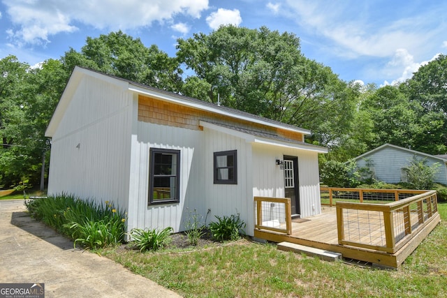 view of outbuilding