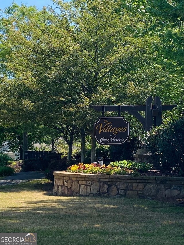 community / neighborhood sign with a lawn