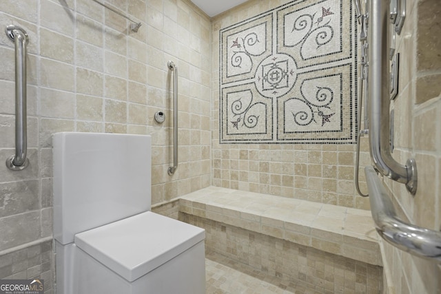 bathroom featuring a tile shower