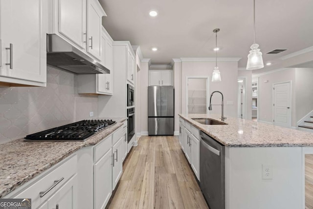 kitchen featuring a sink, visible vents, under cabinet range hood, appliances with stainless steel finishes, and ornamental molding