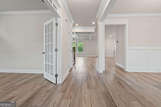 entryway featuring recessed lighting, light wood finished floors, and crown molding