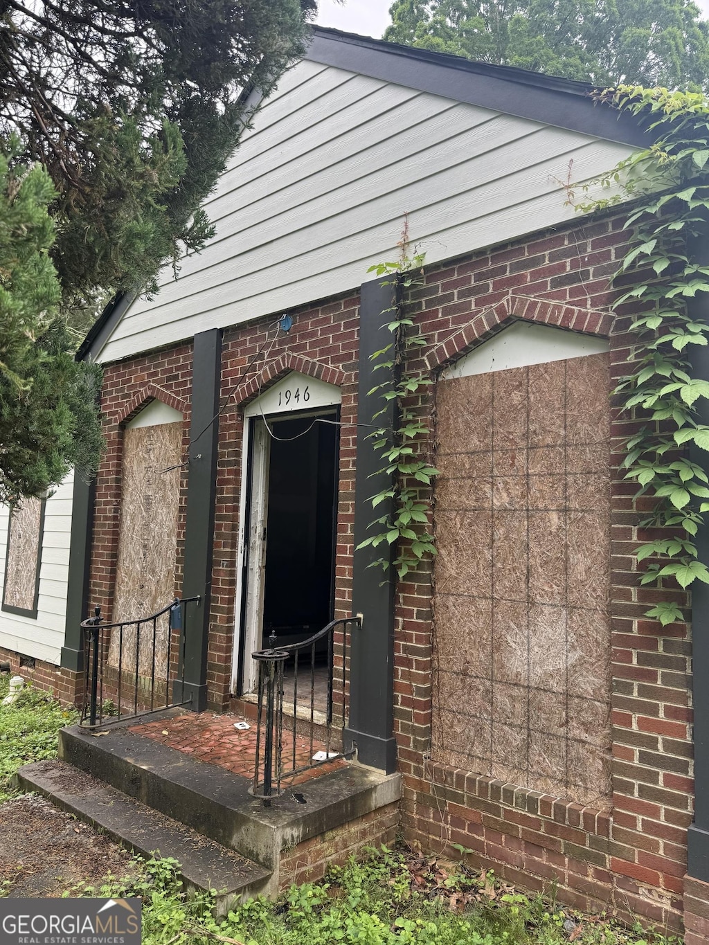 1946 Montrose Dr, East Point, GA 30344 - property entrance with brick siding