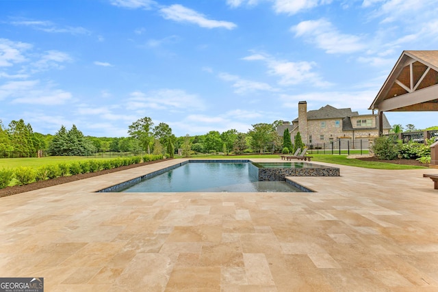770 Tralee Dr, Fayetteville, GA 30215 - view of swimming pool featuring a patio area, a pool with connected hot tub, and fence