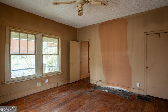 1388 Metropolitan Ave SE, Atlanta, GA 30316 - empty room featuring a ceiling fan, wood-type flooring, visible vents, and a textured ceiling