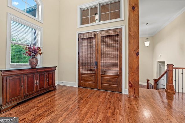 350 Greystone Dr, Milledgeville, GA 31061 - entrance foyer featuring wood finished floors, baseboards, and ornamental molding