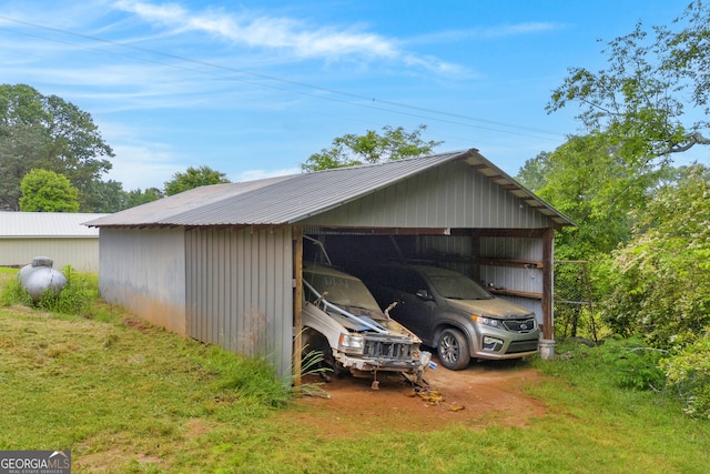 view of pole building featuring driveway and a detached carport
