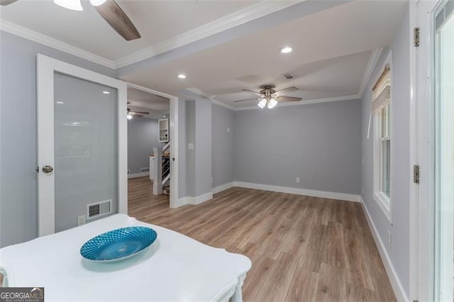 dining space featuring a ceiling fan, visible vents, and light wood-style floors