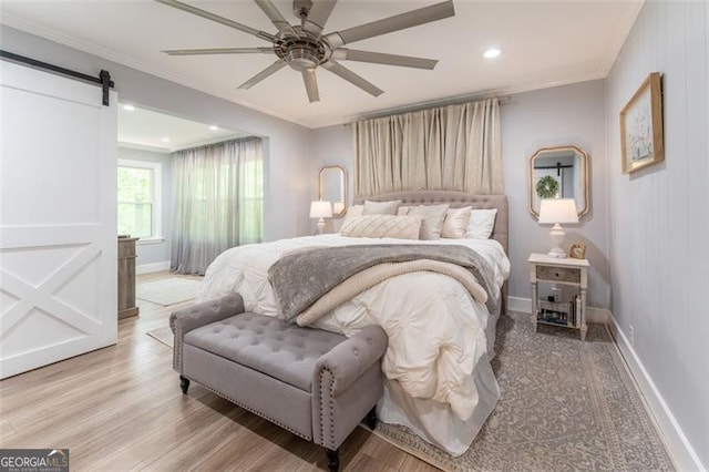 bedroom with crown molding, light wood-style floors, baseboards, and a ceiling fan