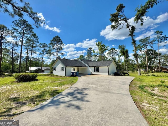 801 W Grossman Dr, Vidalia, GA 30474 - ranch-style home with asphalt driveway, a carport, and a front lawn