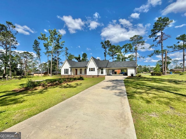 801 W Grossman Dr, Vidalia, GA 30474 - view of front facade with concrete driveway and a front lawn