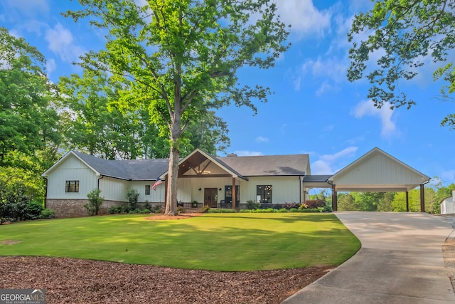 view of front of house with concrete driveway, a carport, and a front lawn