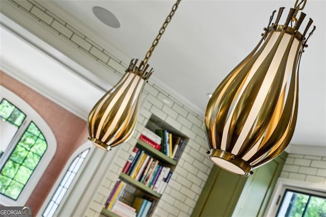3086 Pine Valley Rd, Atlanta, GA 30305 - detailed view of ornamental molding