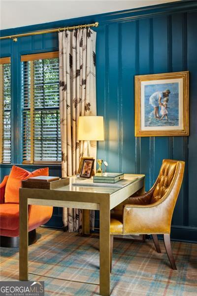 3086 Pine Valley Rd, Atlanta, GA 30305 - living area featuring a decorative wall