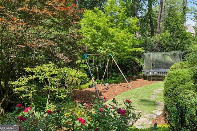 3086 Pine Valley Rd, Atlanta, GA 30305 - community play area with a trampoline