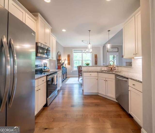 13 Jamilee Cv, Cartersville, GA 30120 - kitchen featuring recessed lighting, a sink, a peninsula, decorative backsplash, and stainless steel appliances