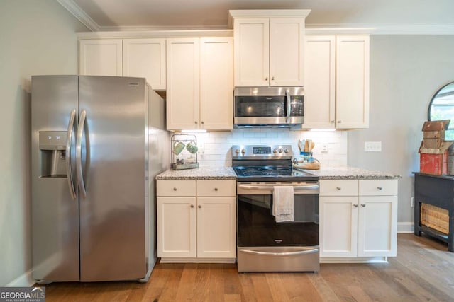 13 Jamilee Cv, Cartersville, GA 30120 - kitchen featuring ornamental molding, backsplash, light wood-style floors, and appliances with stainless steel finishes