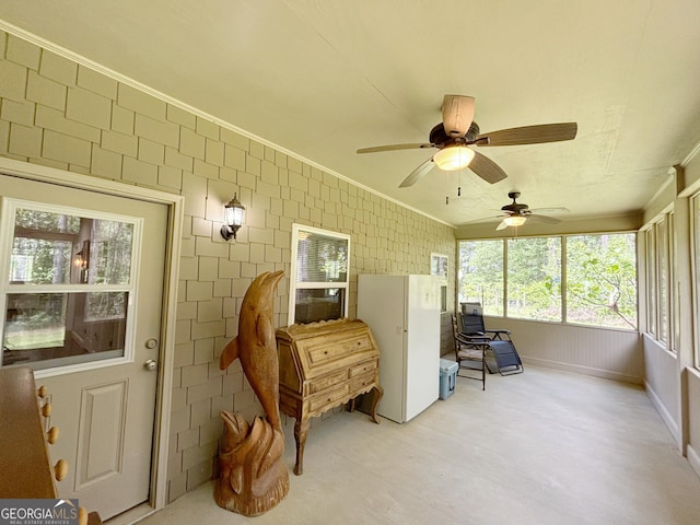 sunroom / solarium with ornamental molding