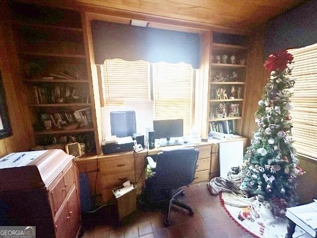 327 W Church St, Swainsboro, GA 30401 - office space featuring a wealth of natural light and built in shelves