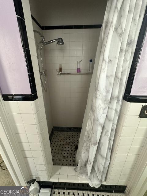 327 W Church St, Swainsboro, GA 30401 - full bathroom featuring a shower stall