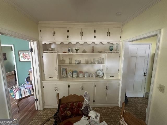 327 W Church St, Swainsboro, GA 30401 - interior space with ornamental molding