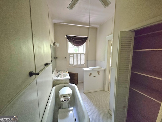 863 Boulevard, Macon, GA 31211 - bathroom featuring a ceiling fan