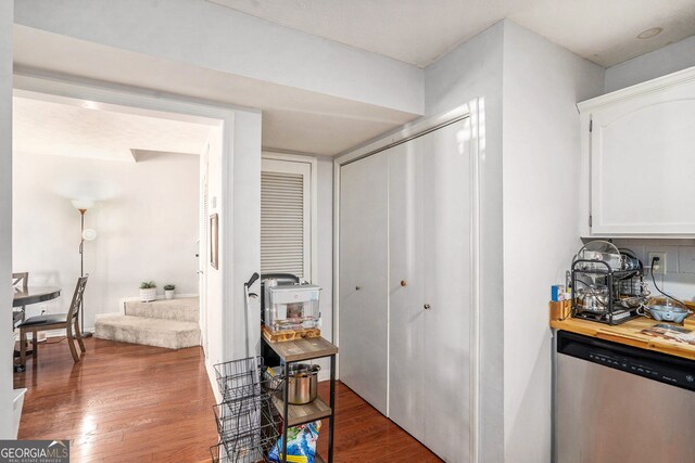 2716 Suwanee Way SE, Marietta, GA 30067 - corridor featuring dark wood finished floors