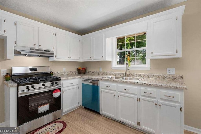196 Highland Dr, Calhoun, GA 30701 - kitchen featuring a sink, stainless steel gas stove, dishwashing machine, under cabinet range hood, and light wood finished floors