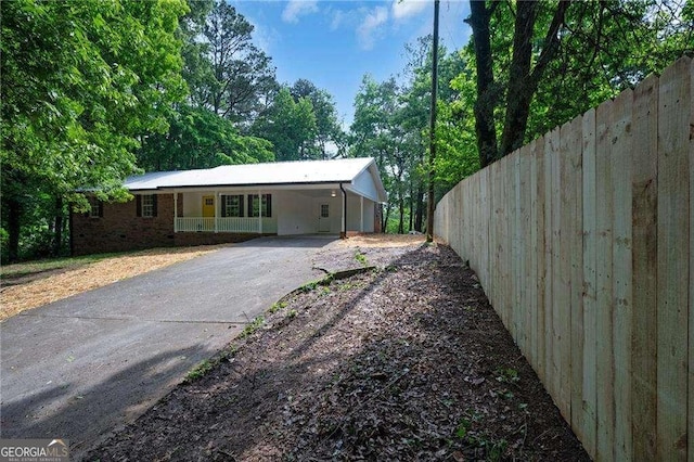 196 Highland Dr, Calhoun, GA 30701 - view of front of house with an attached carport, fence, and aphalt driveway