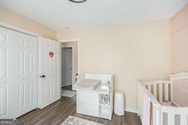 7760 Poppy Dr, Winston, GA 30187 - bedroom featuring baseboards, a closet, and wood finished floors