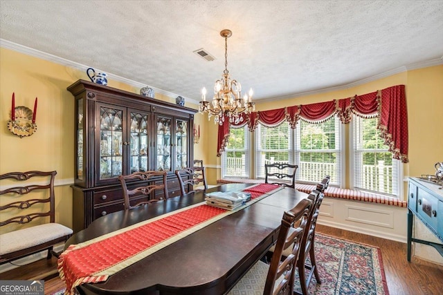 540 Commanche Dr, Macon, GA 31210 - dining space featuring an inviting chandelier, a textured ceiling, crown molding, and visible vents