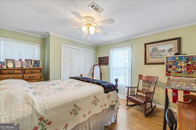 540 Commanche Dr, Macon, GA 31210 - bedroom with multiple windows, visible vents, wood finished floors, and a closet