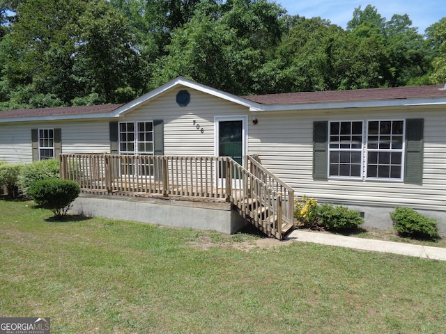 view of front facade featuring crawl space, a deck, and a front yard
