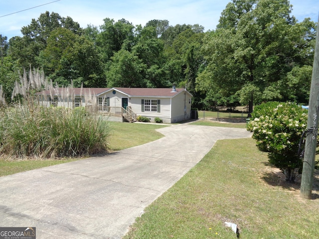 view of front of home with a front lawn and driveway