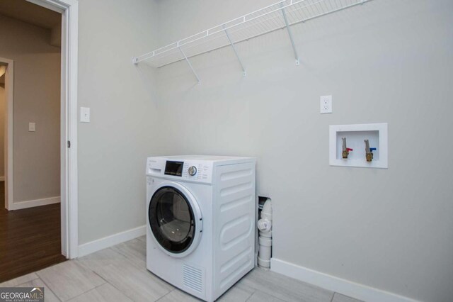 unfurnished room with carpet floors and baseboards